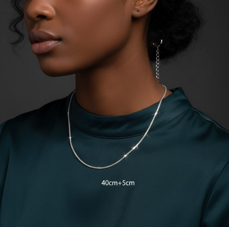 collar plateado luminoso